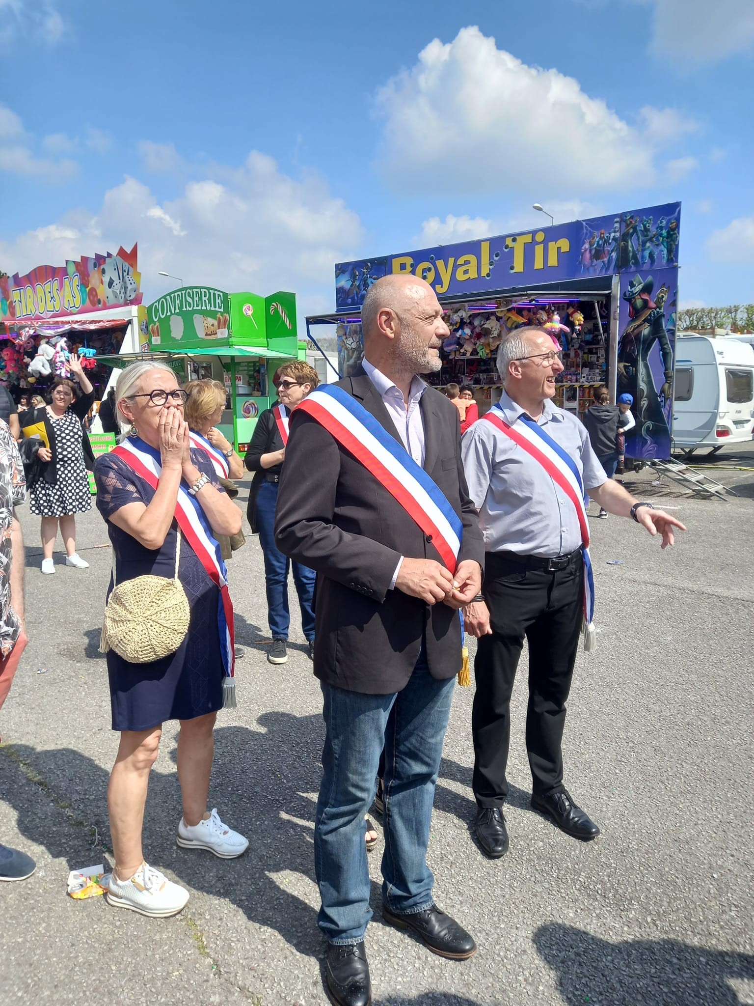 Monsieur le Maire et ses adjoints sur la fête foraine