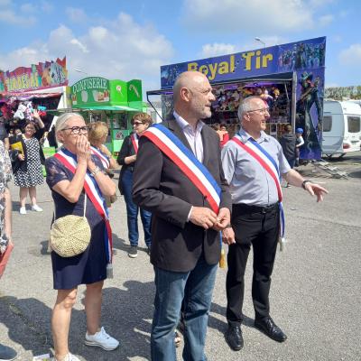 Monsieur le Maire et ses adjoints sur la fête foraine