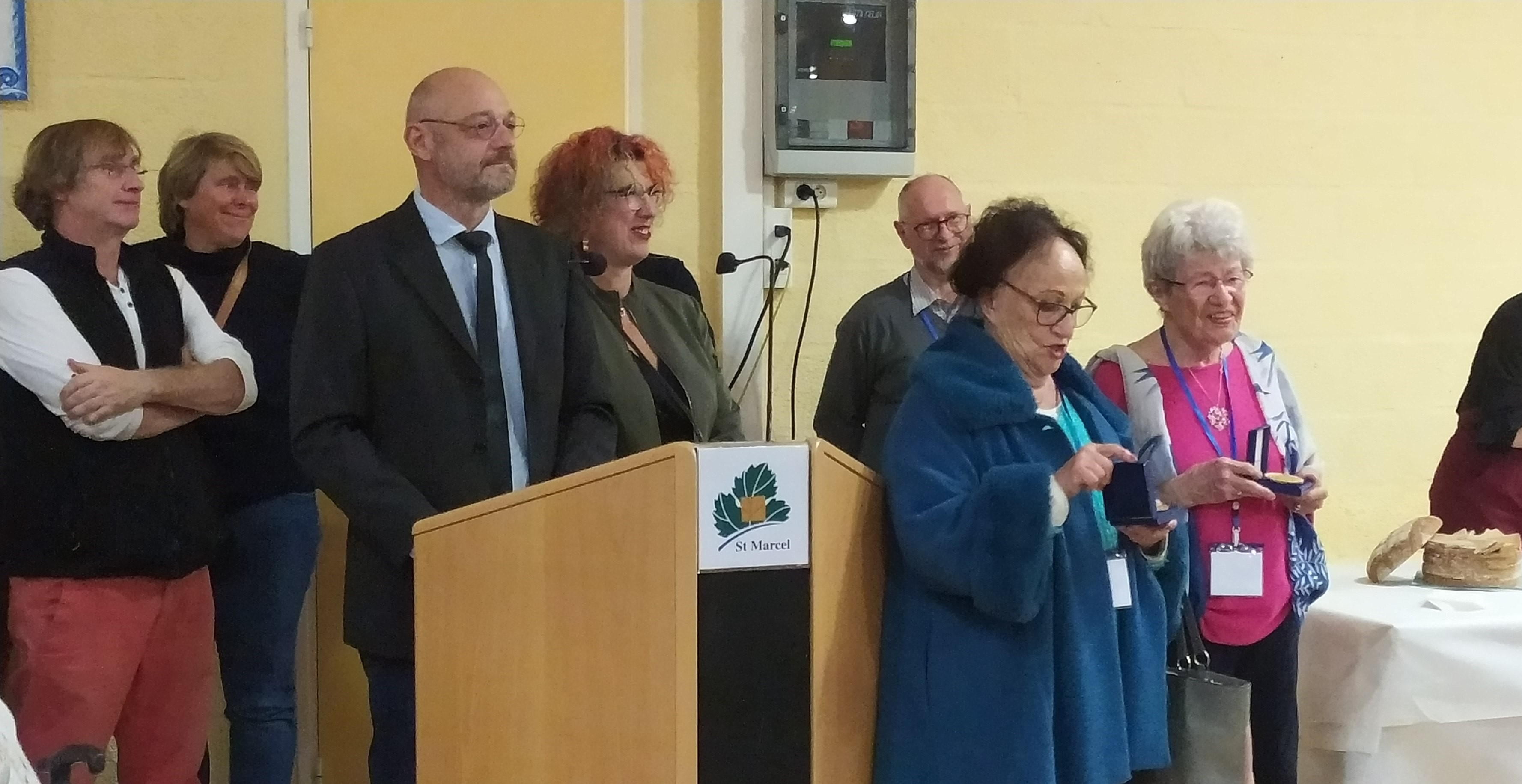 Remise de la médaille de la Ville à Paulette Jacquet et Marie Pinel